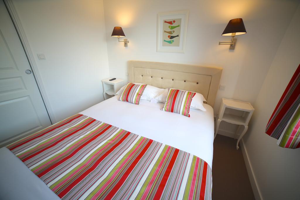 Hotel Restaurant Le Lion D'Or Saint-Hilaire-du-Harcouët Kamer foto