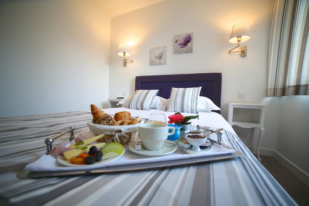 Hotel Restaurant Le Lion D'Or Saint-Hilaire-du-Harcouët Kamer foto