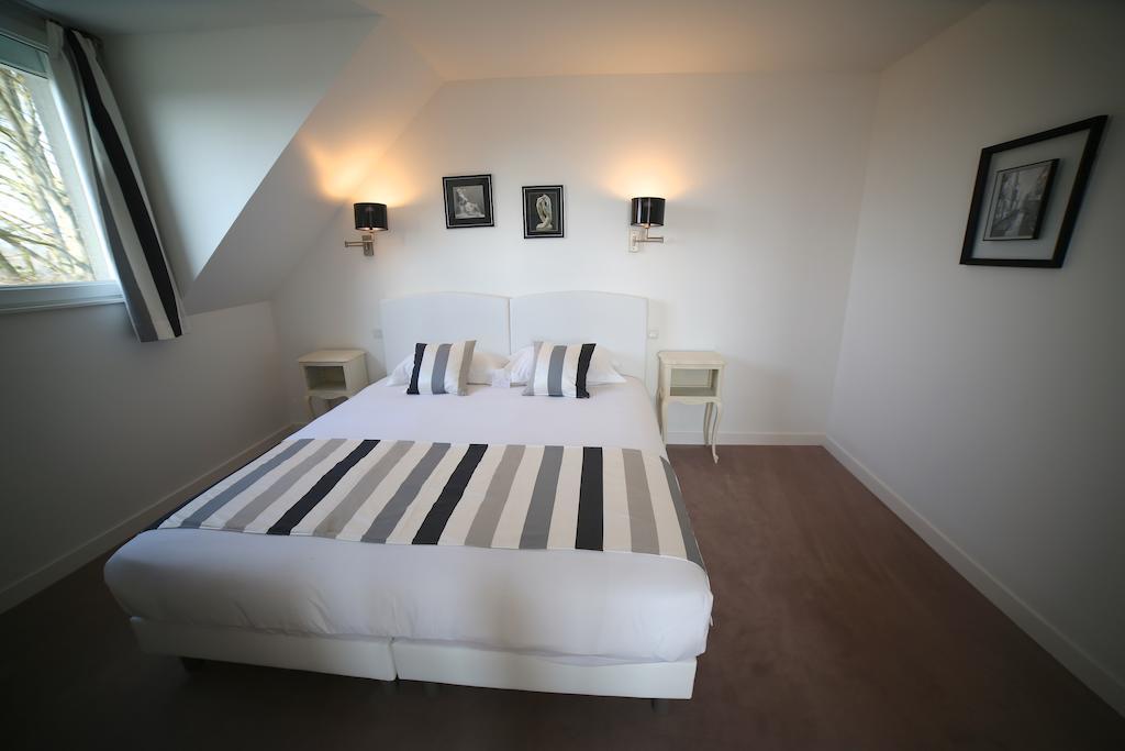 Hotel Restaurant Le Lion D'Or Saint-Hilaire-du-Harcouët Kamer foto