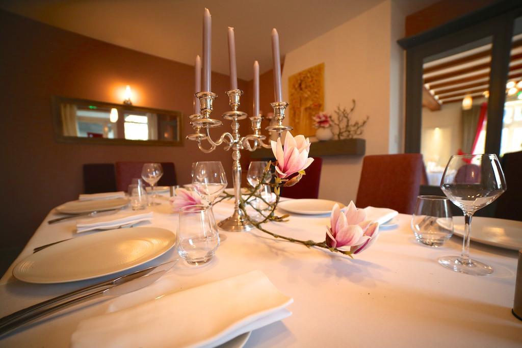Hotel Restaurant Le Lion D'Or Saint-Hilaire-du-Harcouët Buitenkant foto