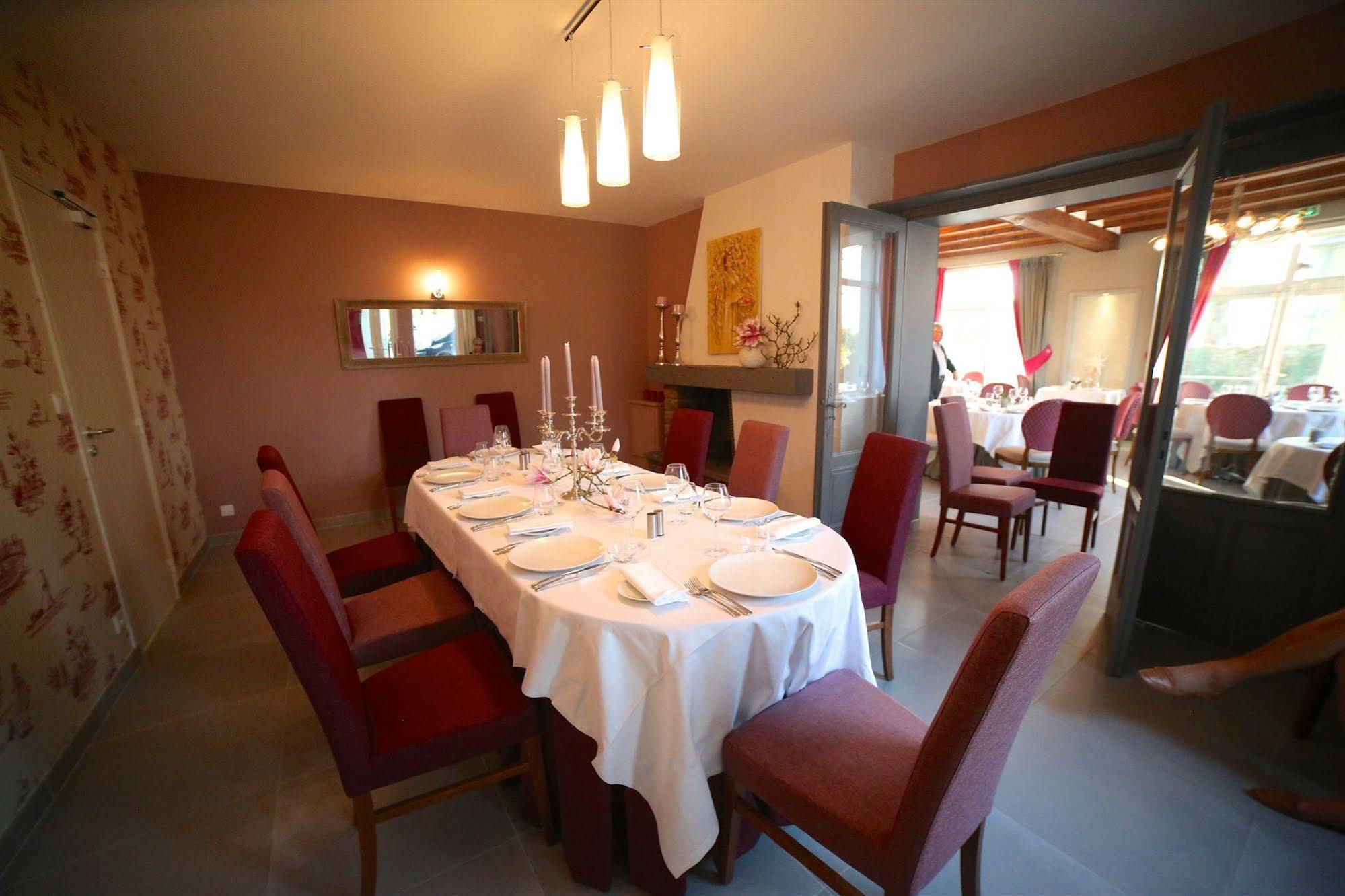 Hotel Restaurant Le Lion D'Or Saint-Hilaire-du-Harcouët Buitenkant foto