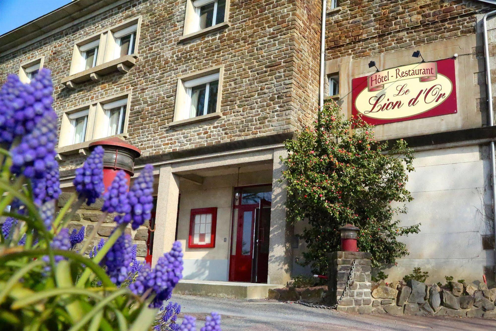 Hotel Restaurant Le Lion D'Or Saint-Hilaire-du-Harcouët Buitenkant foto