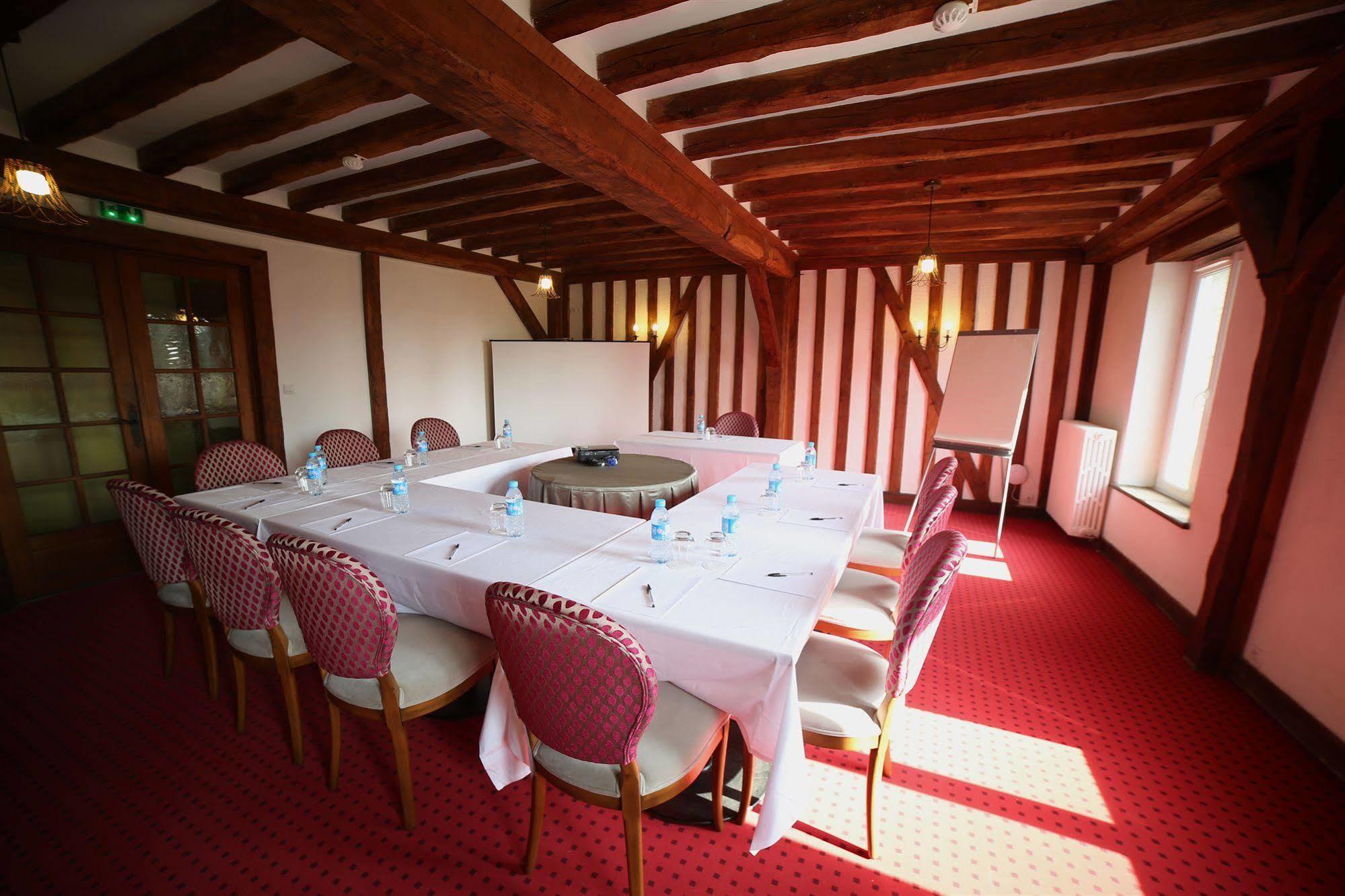 Hotel Restaurant Le Lion D'Or Saint-Hilaire-du-Harcouët Buitenkant foto